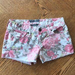 Hot Kiss cici short